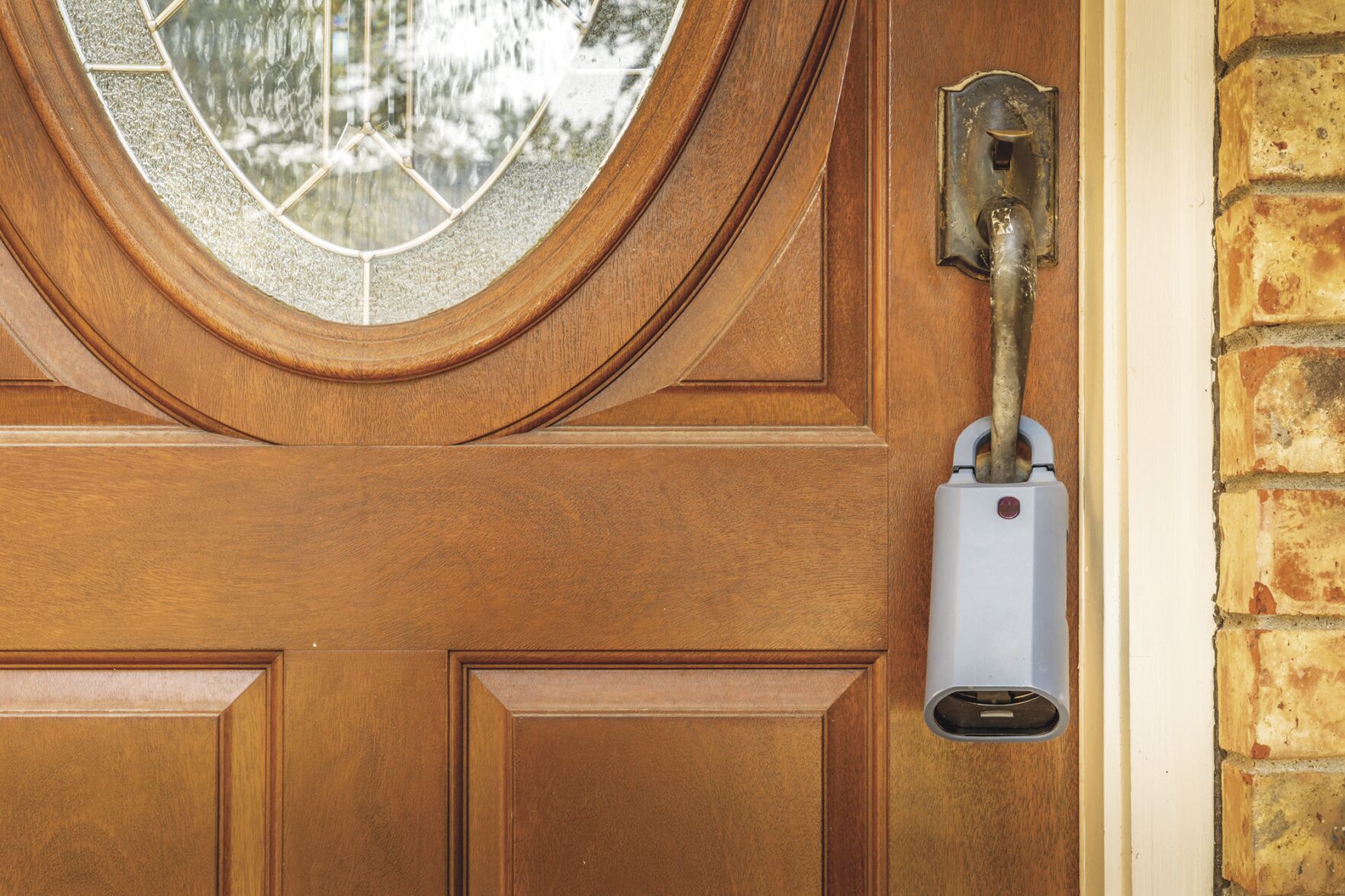The disadvantages of lockboxes and unassisted house showings